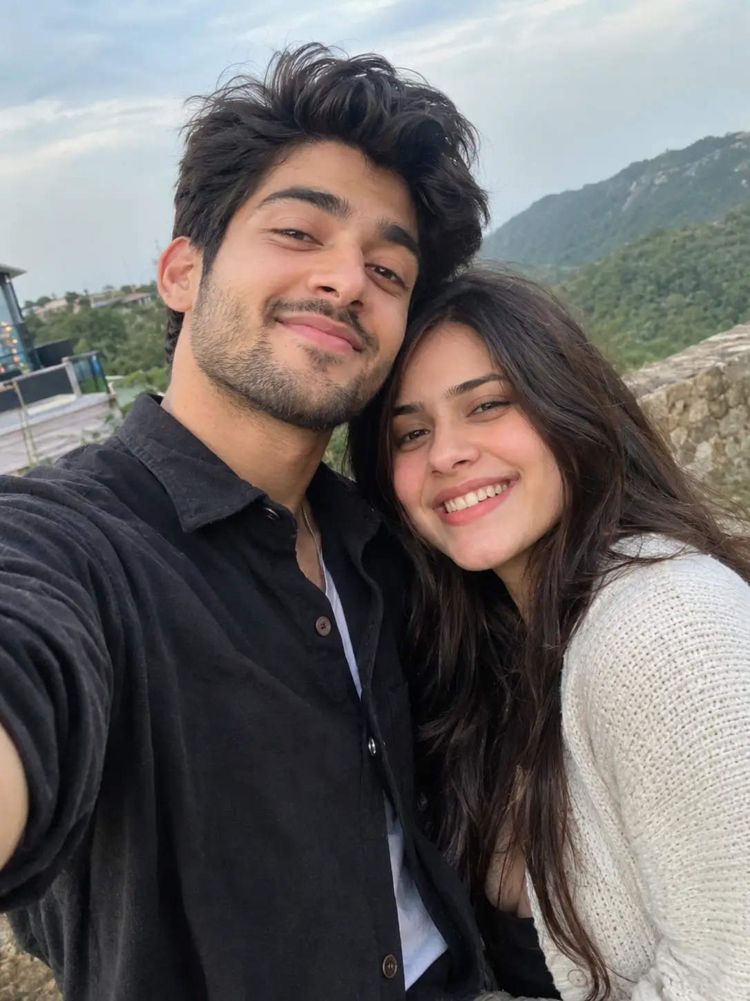 Cute couple selfie AI photo prompt